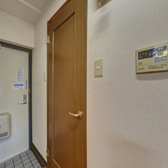 loading blurry tour image