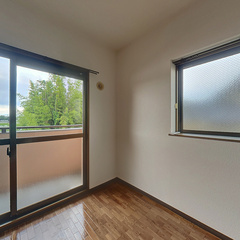 loading blurry tour image