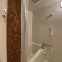 loading blurry tour image