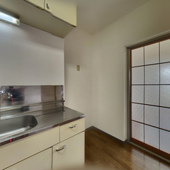 loading blurry tour image