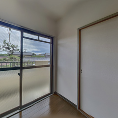 loading blurry tour image