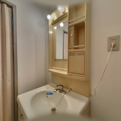 loading blurry tour image