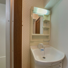 loading blurry tour image