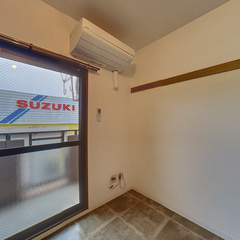 loading blurry tour image