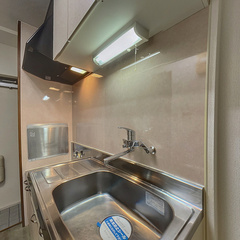 loading blurry tour image