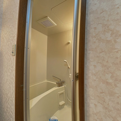 loading blurry tour image