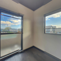 loading blurry tour image