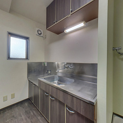 loading blurry tour image