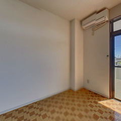 loading blurry tour image