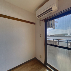 loading blurry tour image