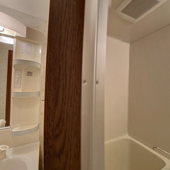 loading blurry tour image