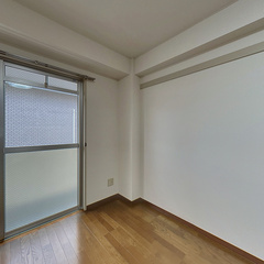 loading blurry tour image