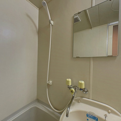 loading blurry tour image