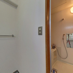 loading blurry tour image