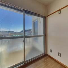 loading blurry tour image