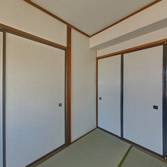 loading blurry tour image