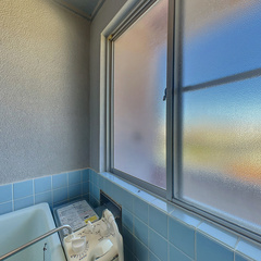 loading blurry tour image