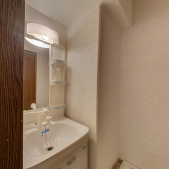 loading blurry tour image