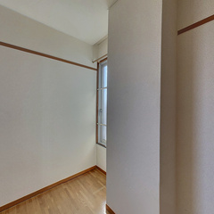 loading blurry tour image