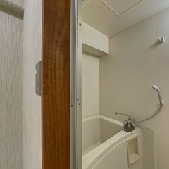 loading blurry tour image