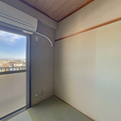 loading blurry tour image