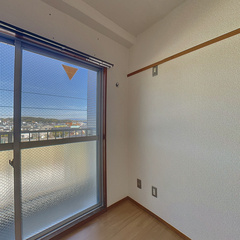 loading blurry tour image