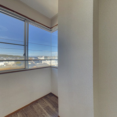 loading blurry tour image