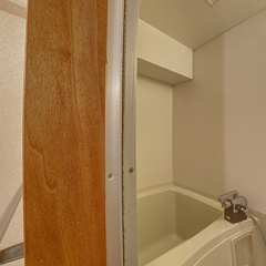 loading blurry tour image