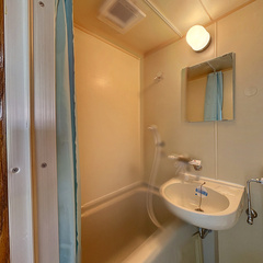 loading blurry tour image