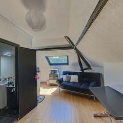 loading blurry tour image