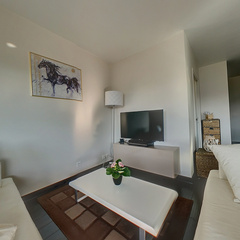 loading blurry tour image