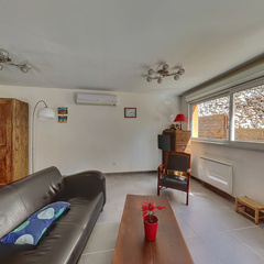 loading blurry tour image