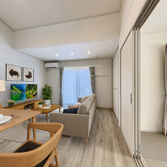 loading blurry tour image