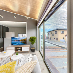 loading blurry tour image