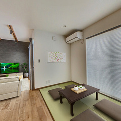 loading blurry tour image