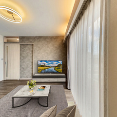 loading blurry tour image