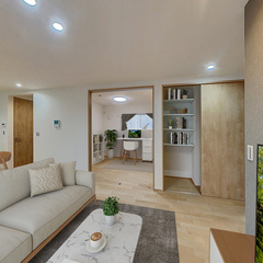 loading blurry tour image