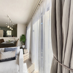 loading blurry tour image