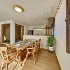 loading blurry tour image