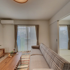 loading blurry tour image