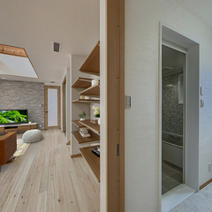 loading blurry tour image