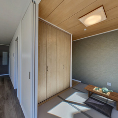 loading blurry tour image