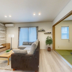 loading blurry tour image