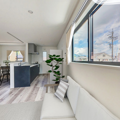 loading blurry tour image