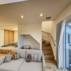 loading blurry tour image