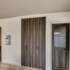 loading blurry tour image