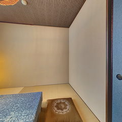 loading blurry tour image