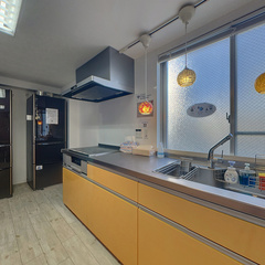 loading blurry tour image