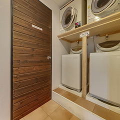 loading blurry tour image