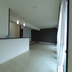 loading blurry tour image